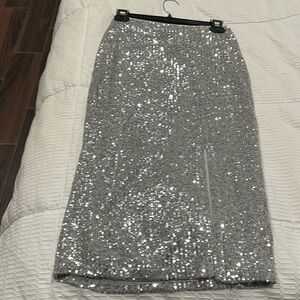 It’s a silver skiry brand new without the tag from halogen XS like new .